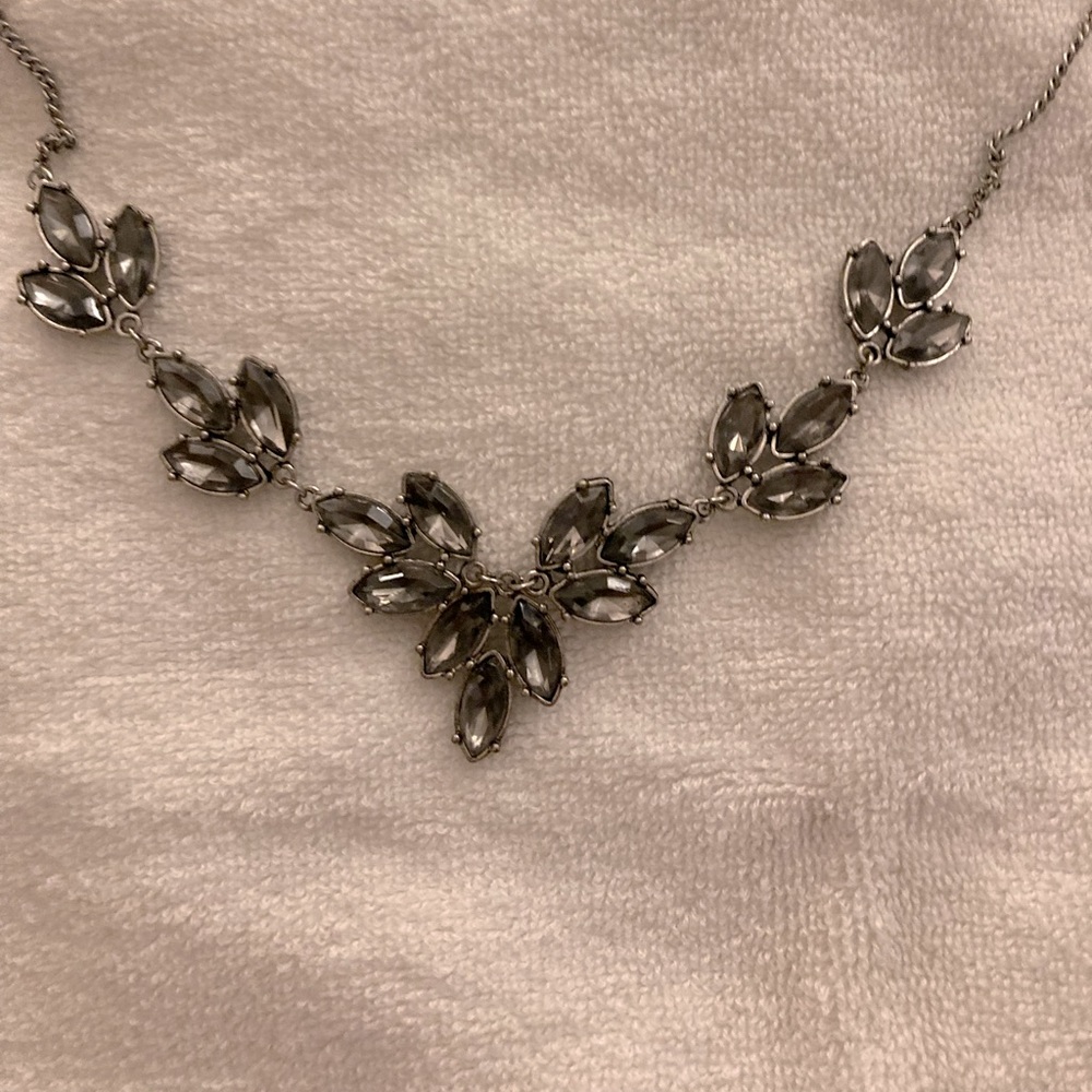 Great costume jewelry piece. Silver with rhinestones. Can change the length.